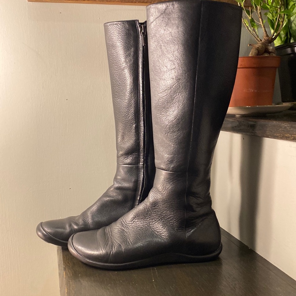 Tsubo Black Leather Boots size 6.5